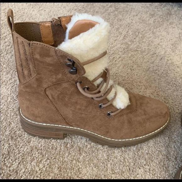 Boots - Picture 3 of 6